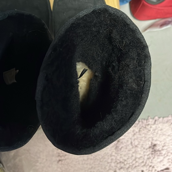 Pre-loved UGG Classic Short Boot - Size 9 in Black - Picture 14 of 14